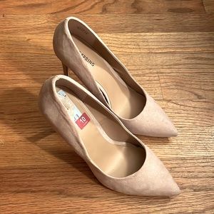 🔥 Neutral Faux Suede Stilettos 🔥